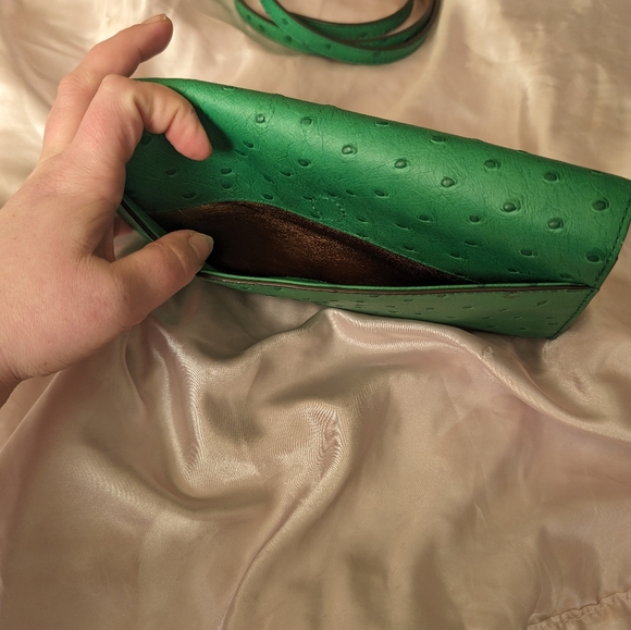 Michael Kors Green Ostrich Leather Clutch with Crossbody Strap and Lock/Key NWT - Picture 3 of 7